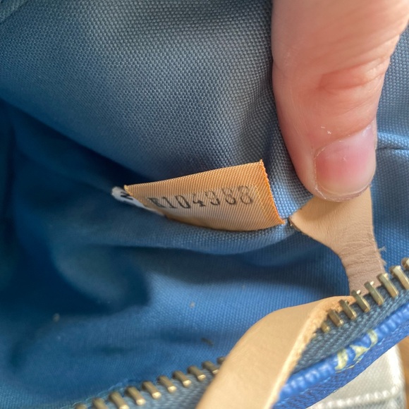 Dooney & Bourke Pebbled Leather Hobo Bucket Purse with 2 Wallets - Picture 7 of 14